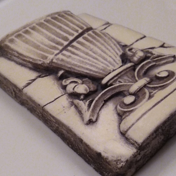 CLEITO *Signed bisque,  Atlantis Tile, like Sid Dickens. *Rare & Retired - Picture 3 of 11